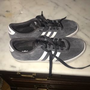 Awesome adidas sneakers worn 1-2 x in great shape